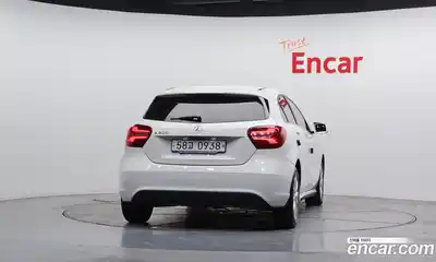 Mercedes-Benz A-Class 2016 1.6 Автомат в Москве № 412678, миниатюра 4