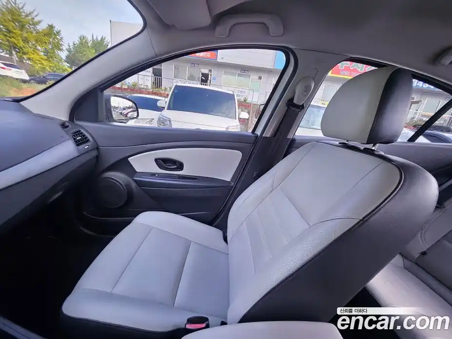 Renault SM3 2017 1.6 Автомат в Москве № 106442, фото 17