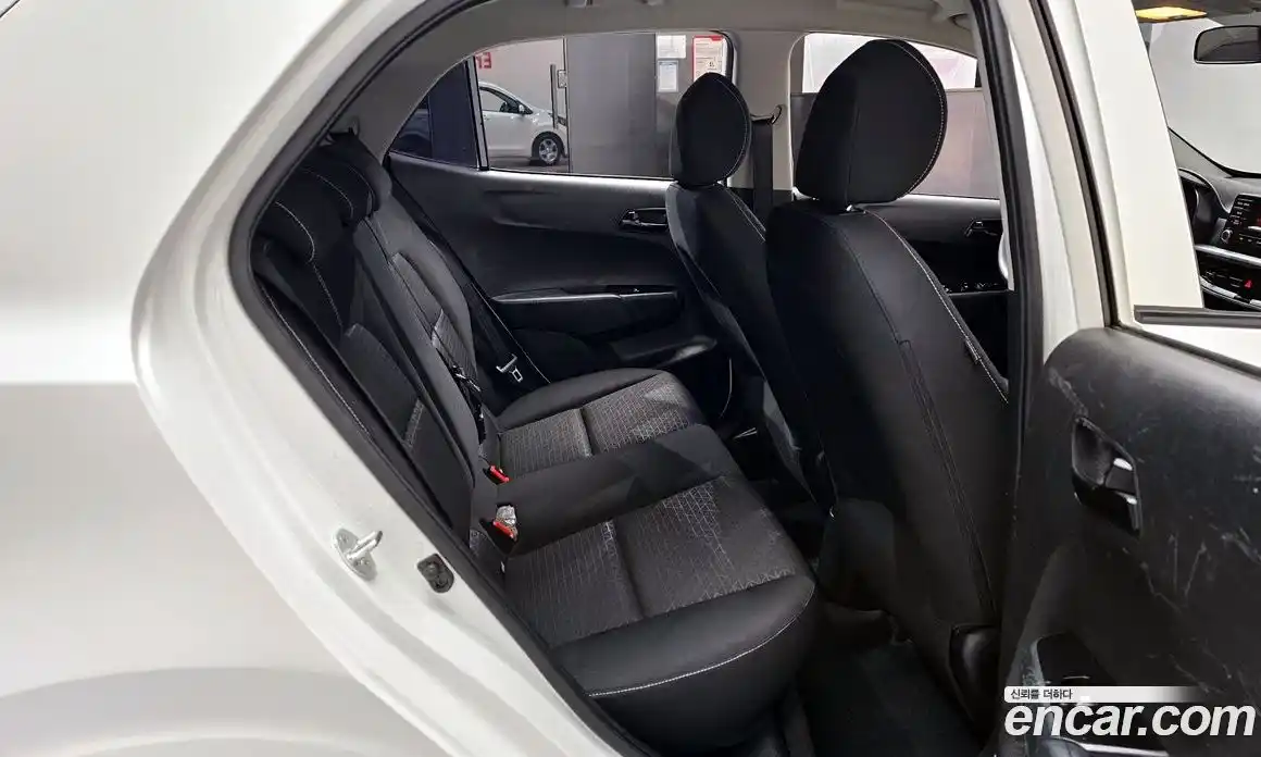 Kia Morning 2022 1.0 Автомат в Москве № 120165, фото 9