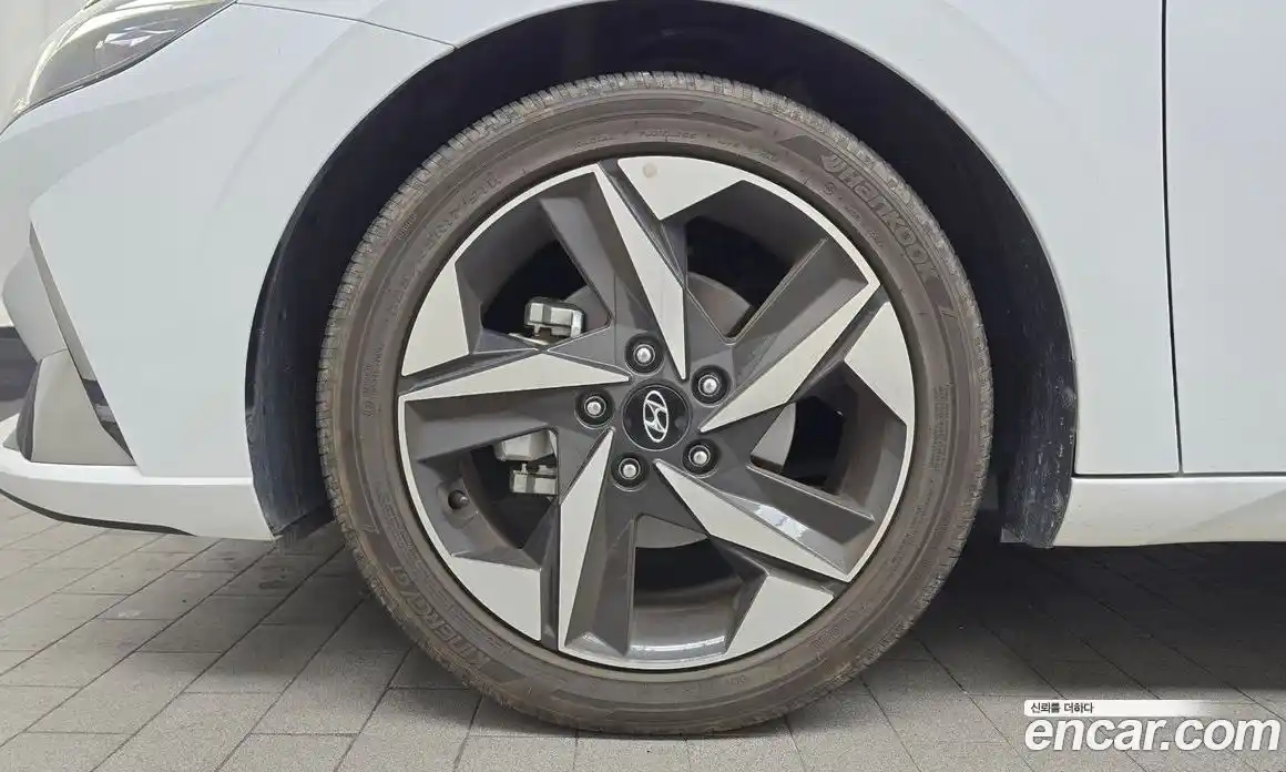 Hyundai Avante 2023 1.6 Автомат в Москве № 129266, фото 2