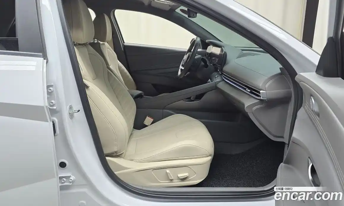 Hyundai Avante 2023 1.6 Автомат в Москве № 129266, фото 8