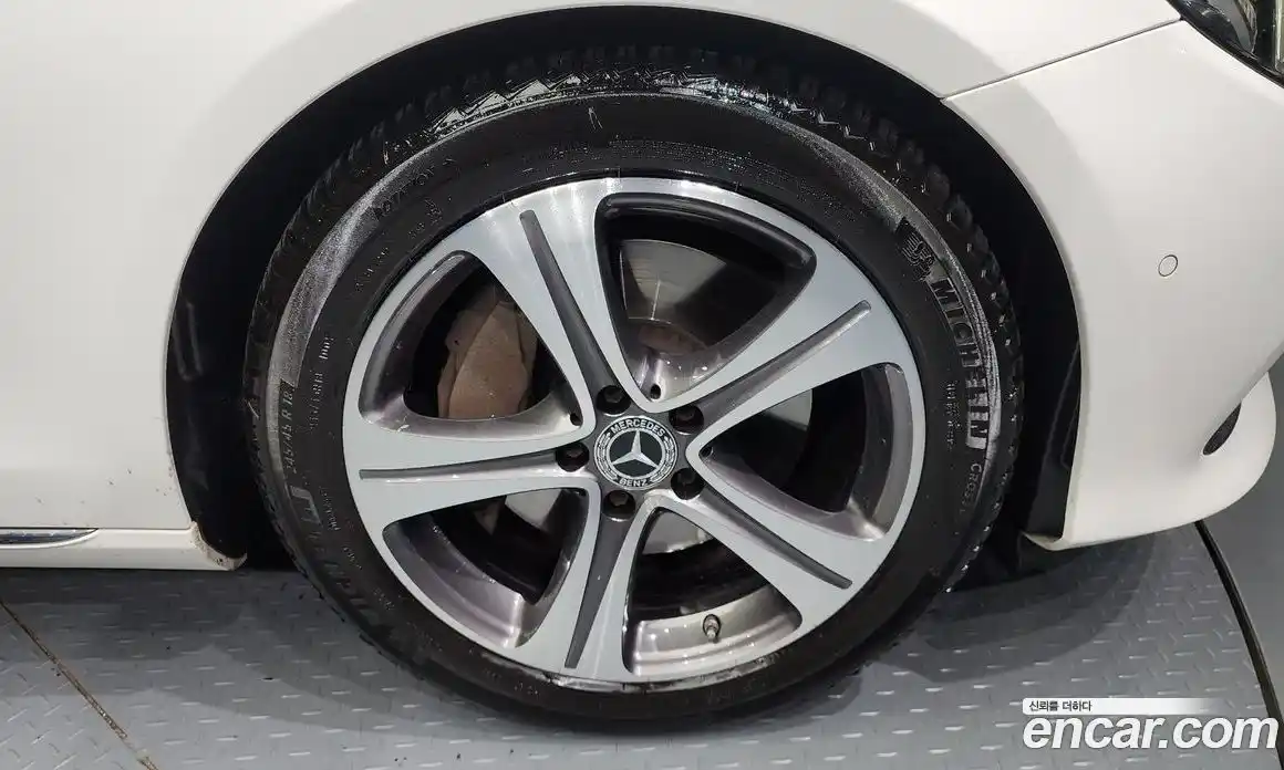 Mercedes-Benz E-Class 2019 2.0 Автомат в Москве № 139115, фото 4