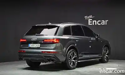 Audi Q7 2022 3.0 Автомат в Москве № 163123, миниатюра 2