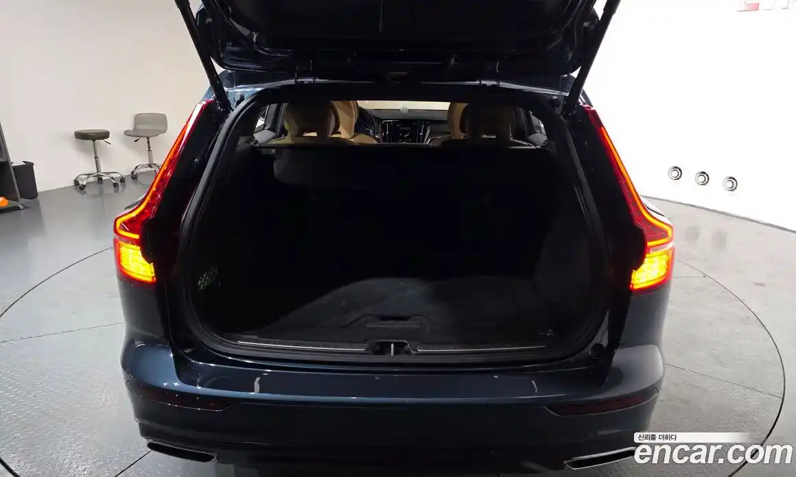 Volvo V60 2021 2.0 Автомат в Москве № 164314, фото 19