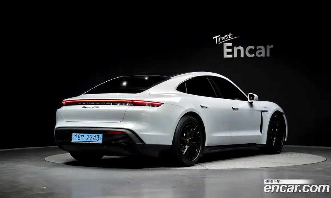 Porsche Taycan 2023 0.1 Автомат в Москве № 165280, фото 6