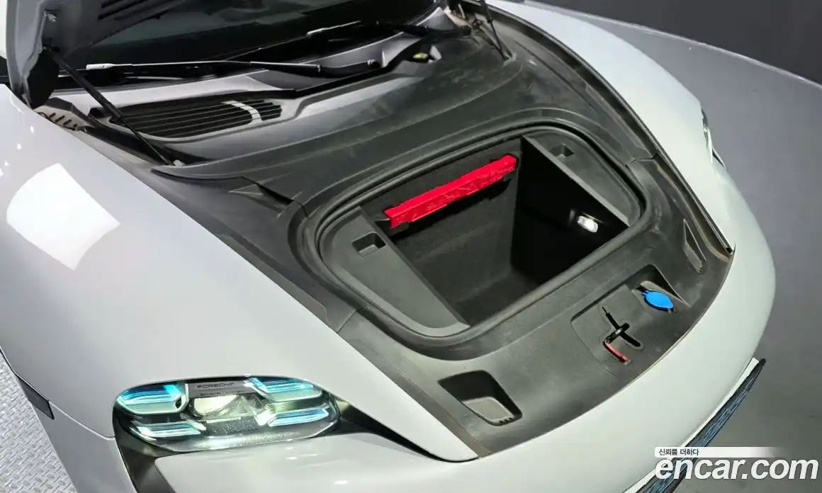 Porsche Taycan 2023 0.1 Автомат в Москве № 165280, фото 8