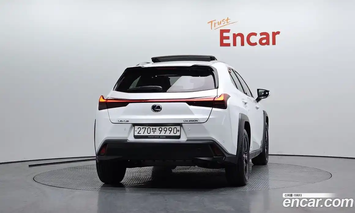 Lexus UX 2020 2.0 Автомат в Москве № 168006, фото 1