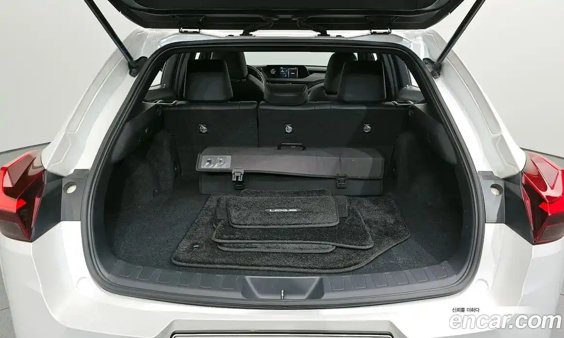 Lexus UX 2020 2.0 Автомат в Москве № 168006, фото 11