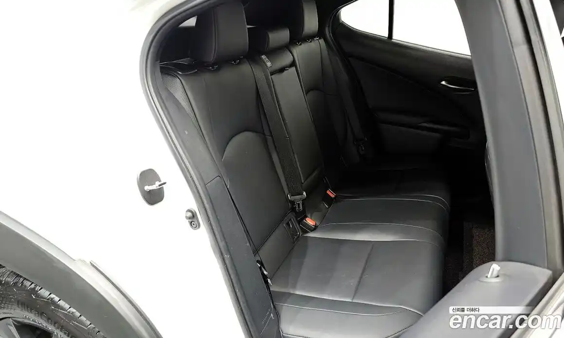 Lexus UX 2020 2.0 Автомат в Москве № 168006, фото 20