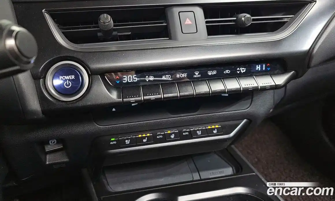 Lexus UX 2020 2.0 Автомат в Москве № 168006, фото 4