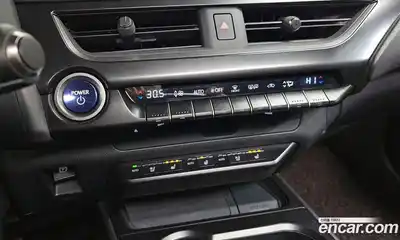 Lexus UX 2020 2.0 Автомат в Москве № 168006, миниатюра 4