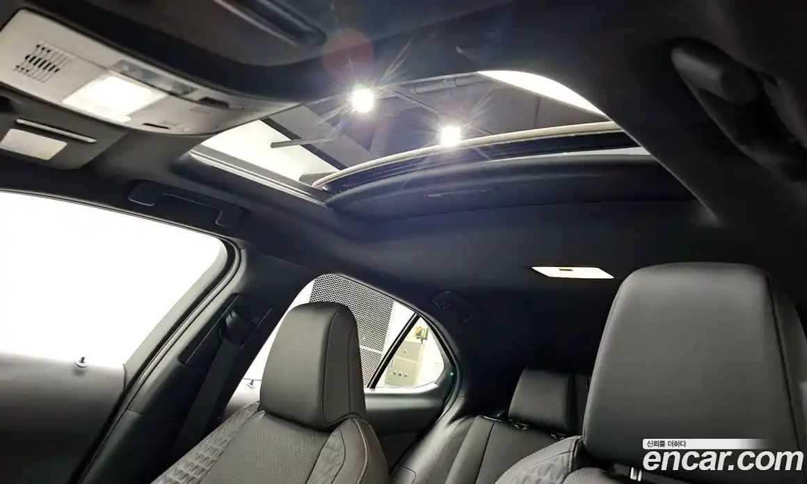 Lexus UX 2020 2.0 Автомат в Москве № 168006, фото 10