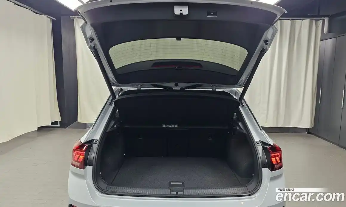 Volkswagen T-Roc 2021 2.0 Автомат в Москве № 168392, фото 15