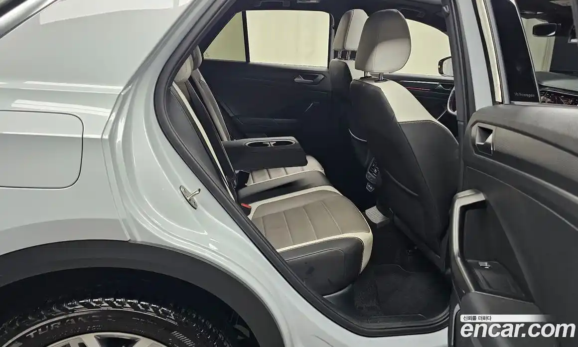 Volkswagen T-Roc 2021 2.0 Автомат в Москве № 168392, фото 4