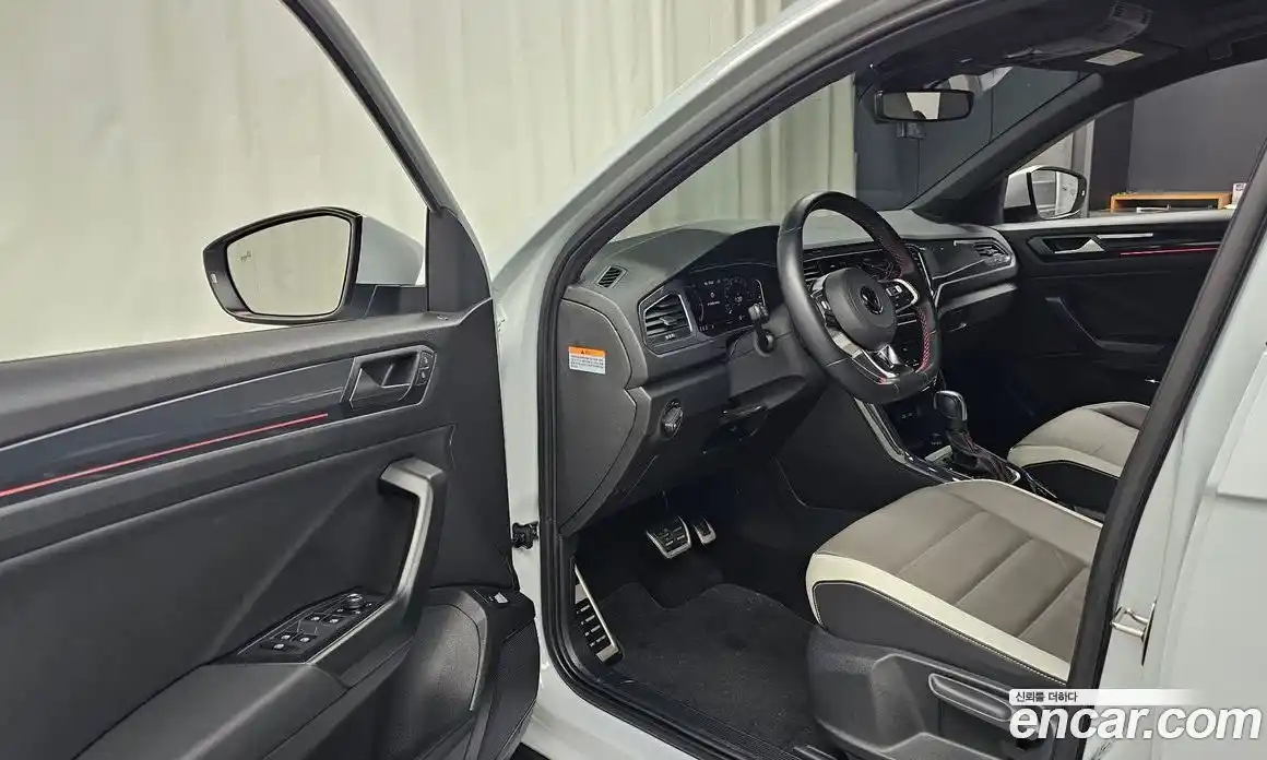 Volkswagen T-Roc 2021 2.0 Автомат в Москве № 168392, фото 7