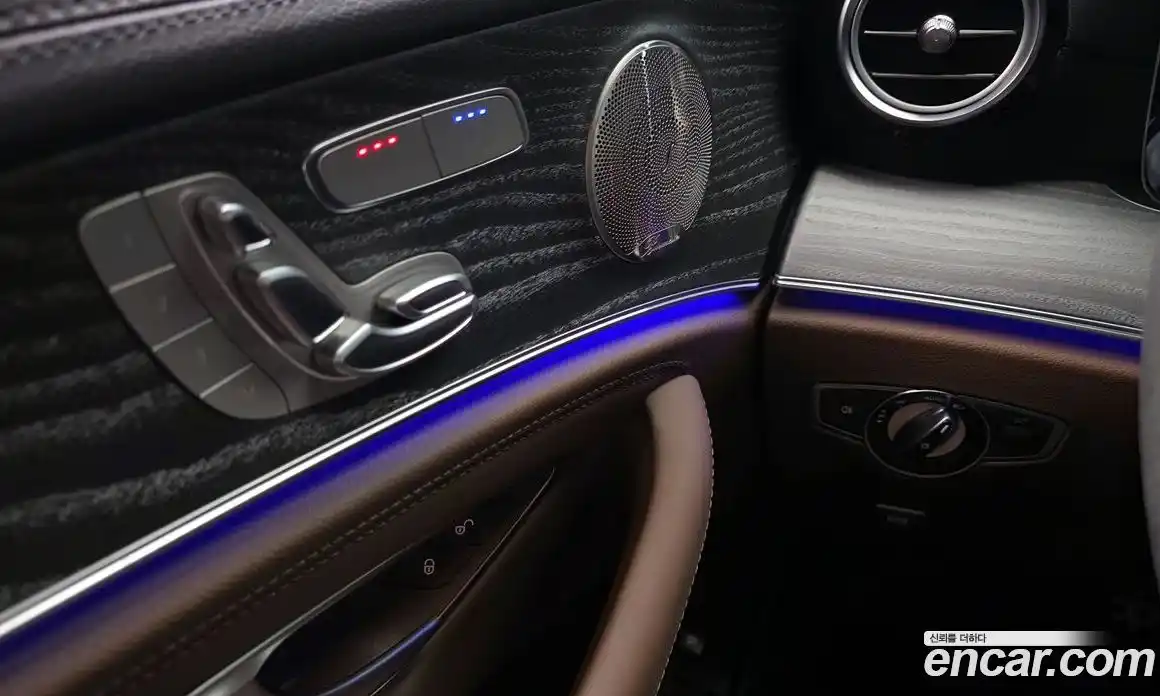 Mercedes-Benz E-Class 2023 3.0 Автомат в Москве № 176274, фото 18