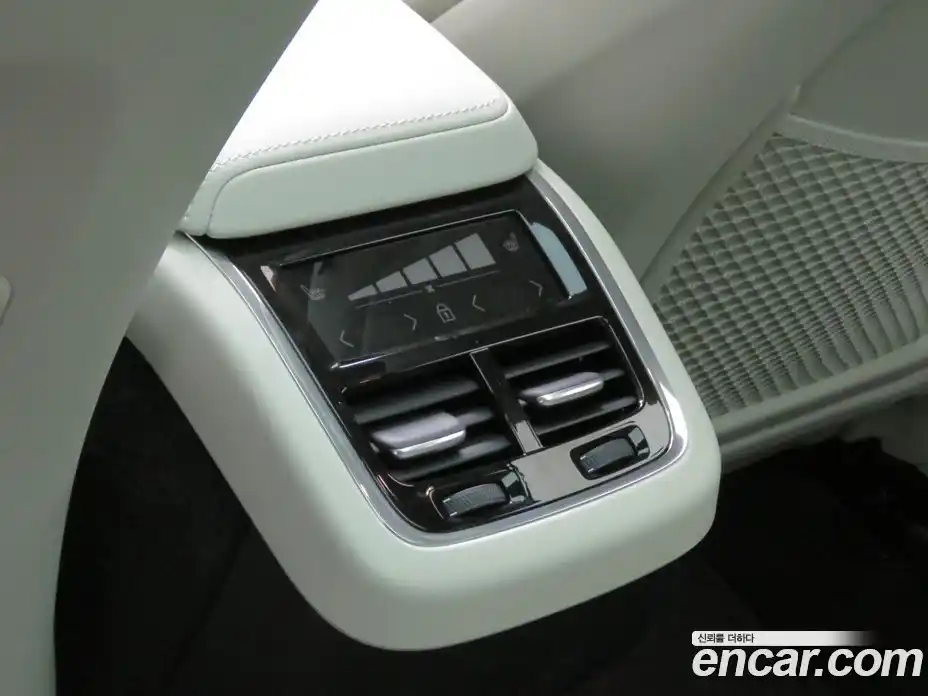 Volvo XC60 2026 2.0 Автомат в Москве № 176997, фото 19