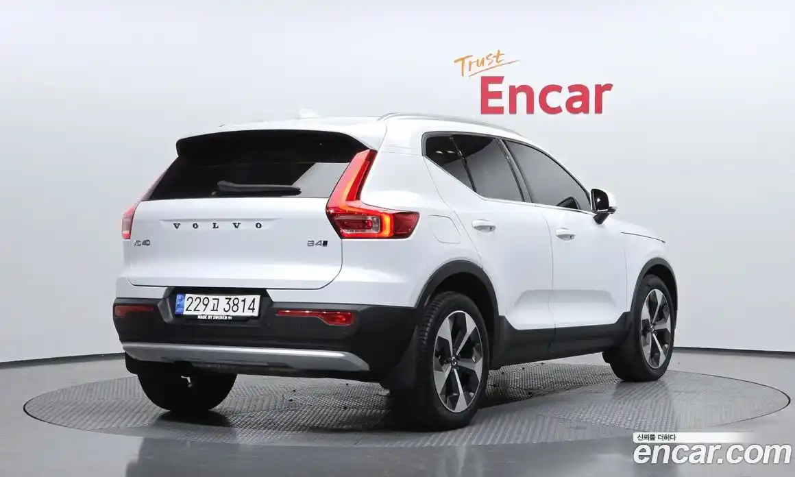 Volvo XC40 2023 2.0 Автомат в Москве № 189381, фото 16