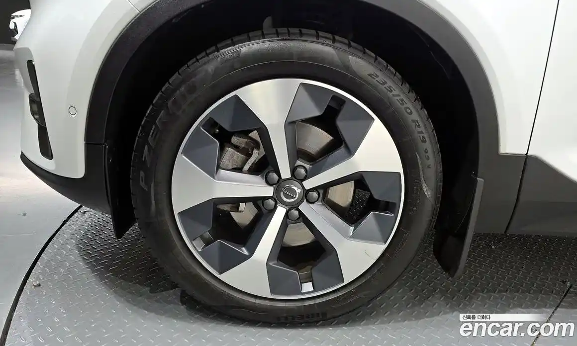 Volvo XC40 2023 2.0 Автомат в Москве № 189381, фото 19