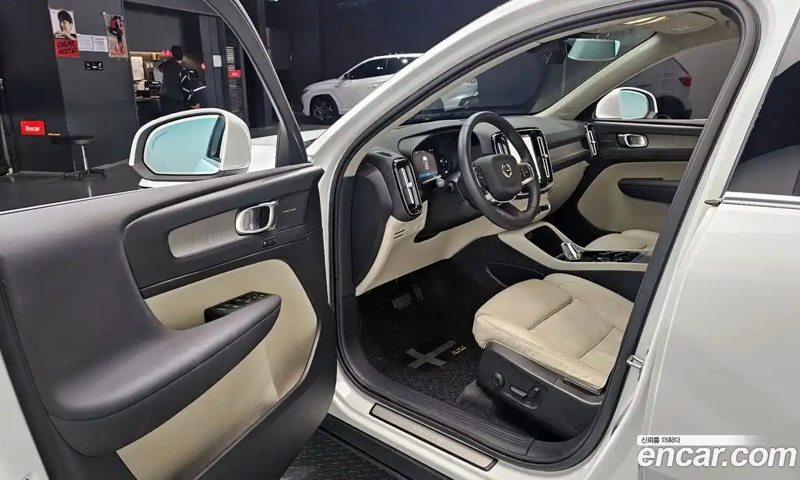 Volvo XC40 2023 2.0 Автомат в Москве № 189381, фото 20