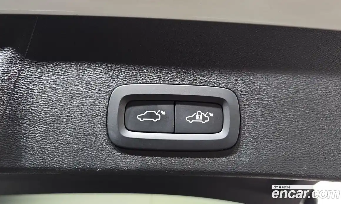 Volvo XC40 2023 2.0 Автомат в Москве № 189381, фото 8