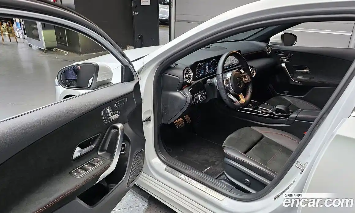 Mercedes-Benz A-Class 2021 2.0 Автомат в Москве № 195051, фото 3