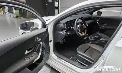 Mercedes-Benz A-Class 2021 2.0 Автомат в Москве № 195051, миниатюра 3