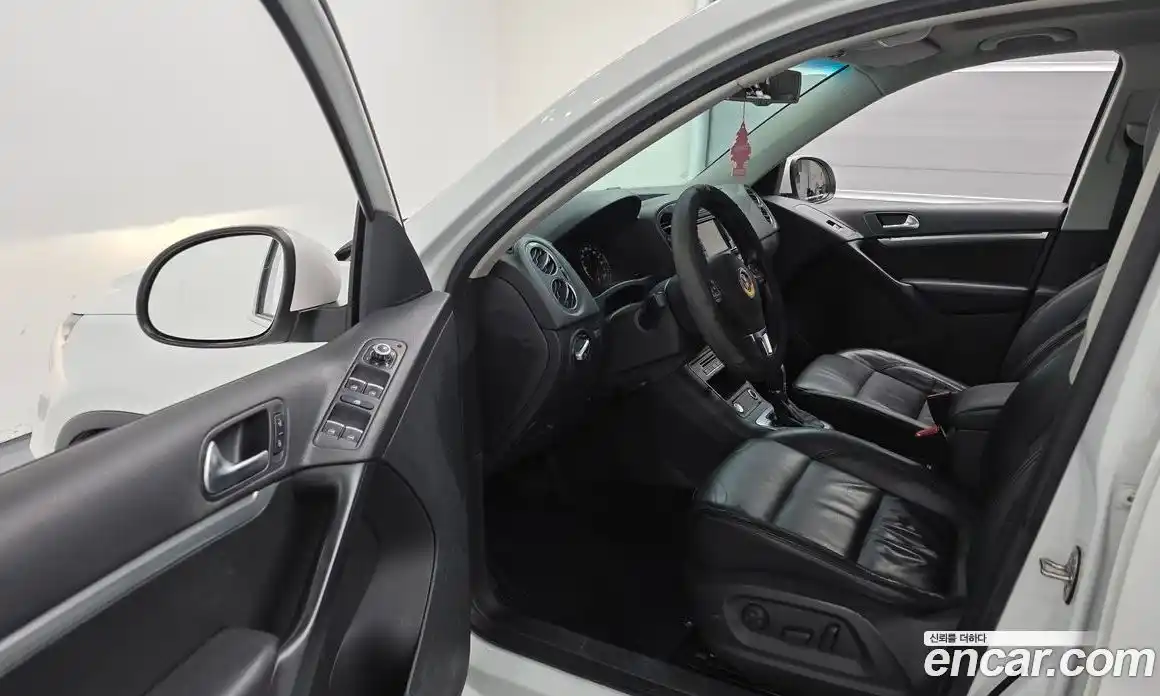 Volkswagen Tiguan 2014 2.0 Автомат в Москве № 199238, фото 13