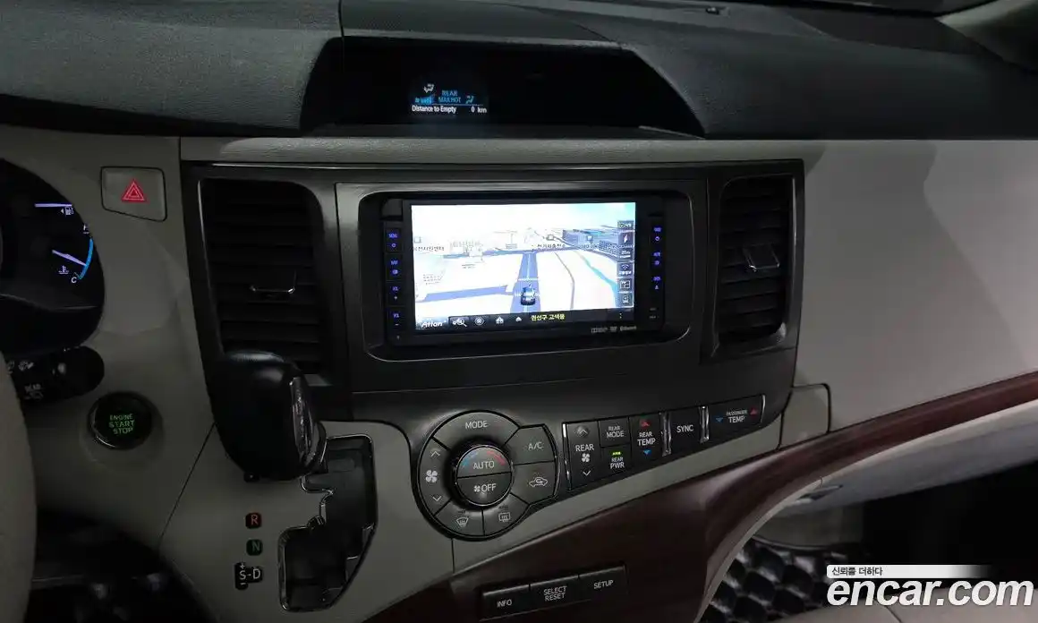 Toyota Sienna 2014 3.5 Автомат в Москве № 199672, фото 18