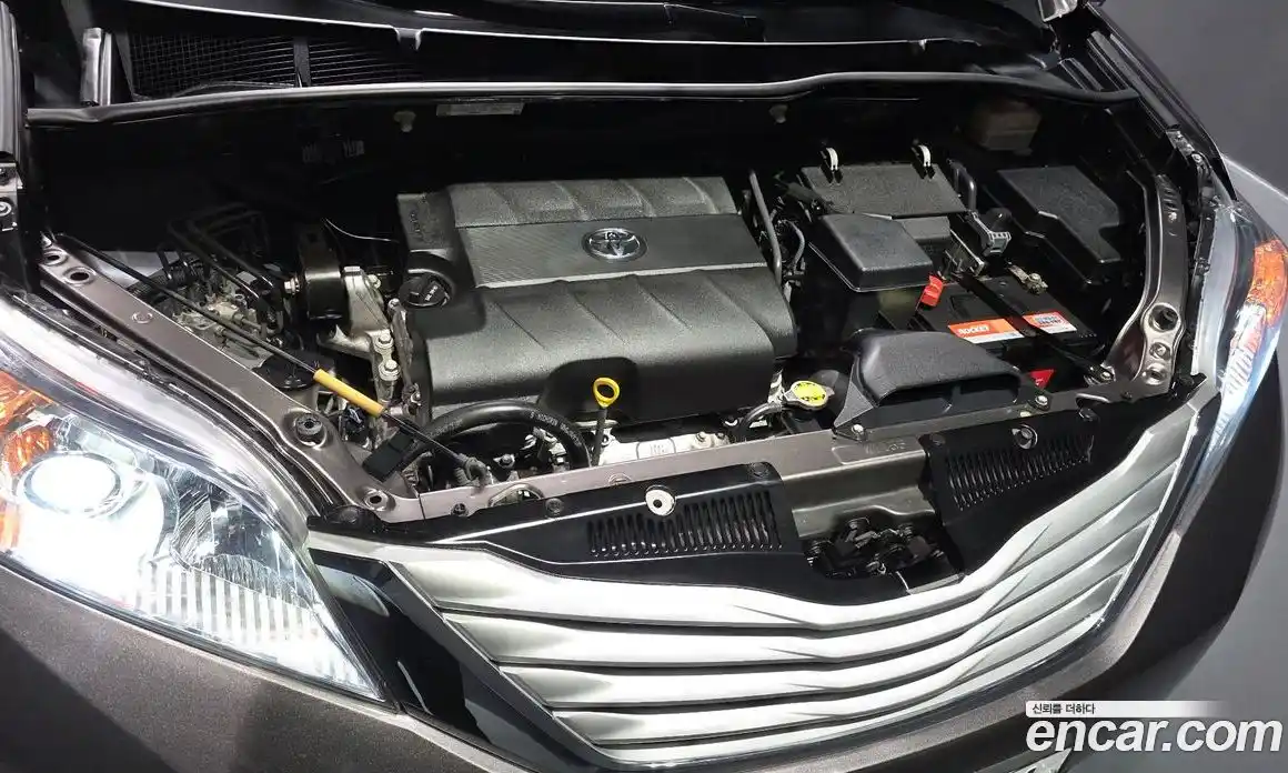 Toyota Sienna 2014 3.5 Автомат в Москве № 199672, фото 3