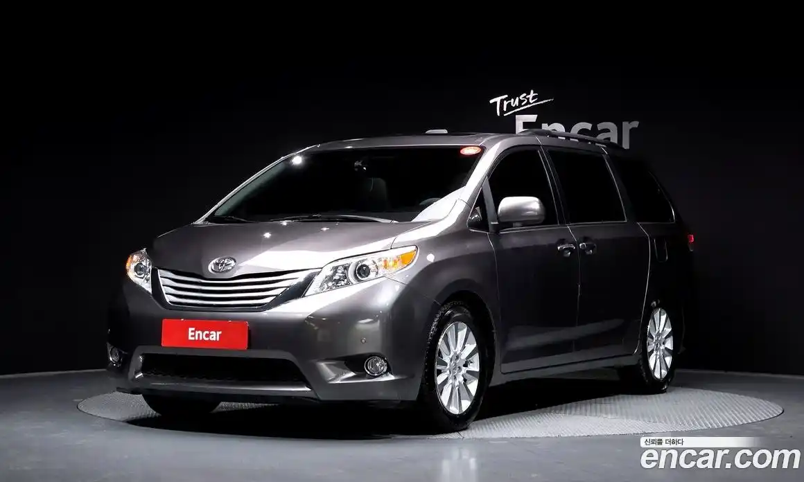 Toyota Sienna 2014 3.5 Автомат в Москве № 199672, фото 8