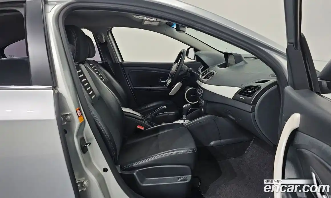 Renault SM3 2012 1.6 Автомат в Москве № 209476, фото 17