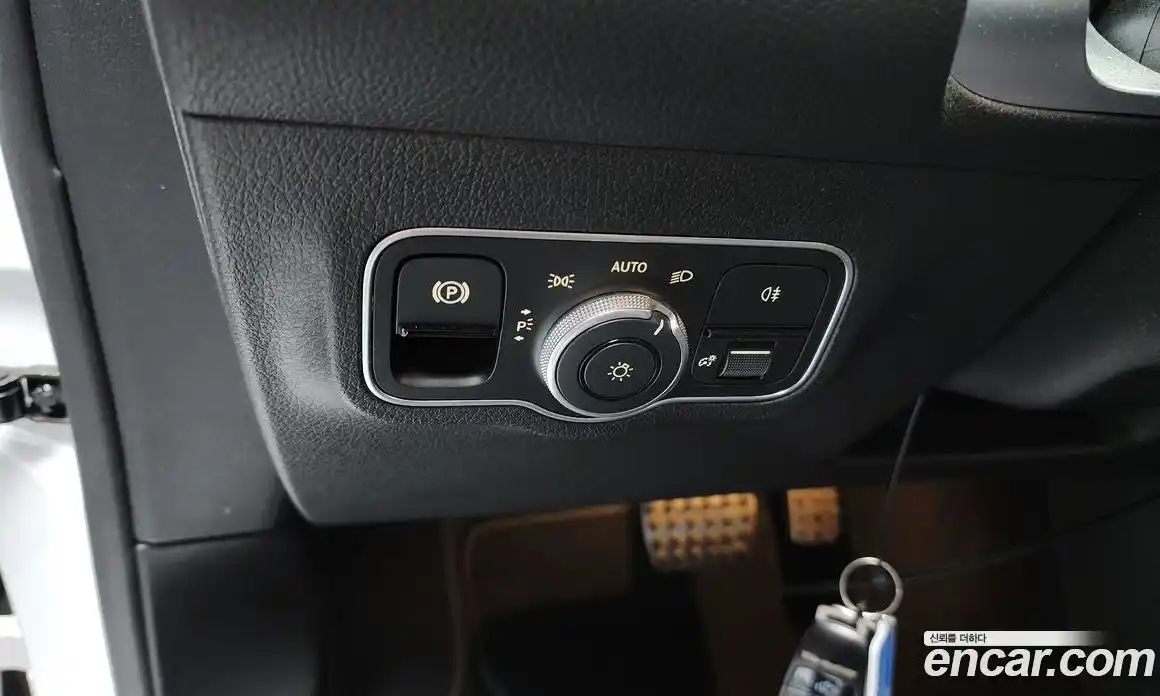 Mercedes-Benz GLB-Class 2023 2.0 Автомат в Москве № 211897, фото 1