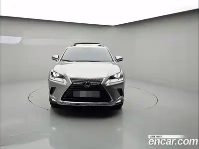 Lexus NX, 2021