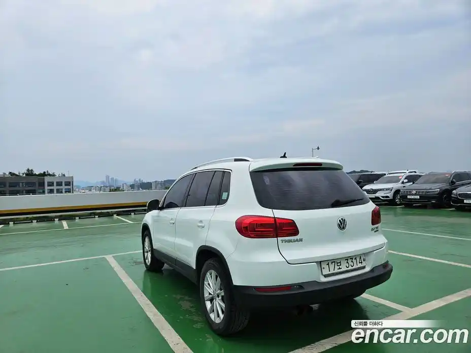 Volkswagen Tiguan 2014 2.0 Автомат в Москве № 226616, фото 4