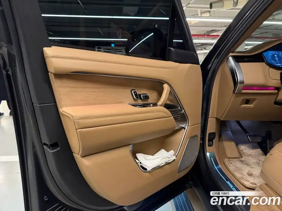 Land Rover Range-Rover 2023 4.4 Автомат в Москве № 231299, фото 18