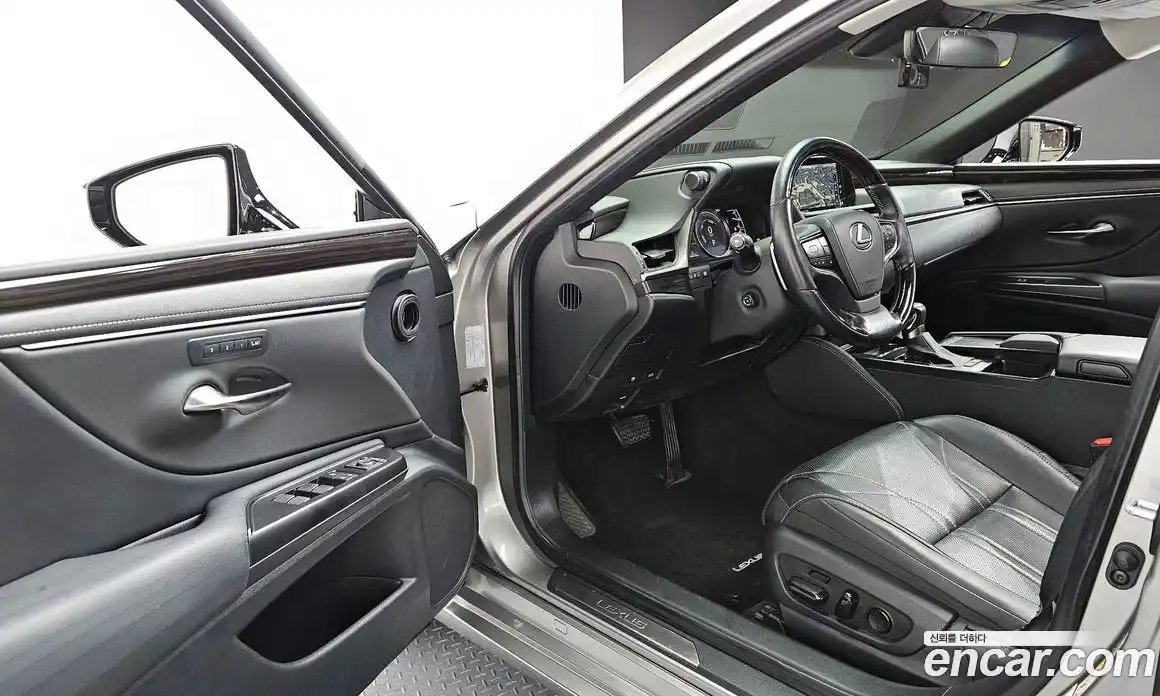 Lexus ES 2019 2.5 Автомат в Москве № 232017, фото 13