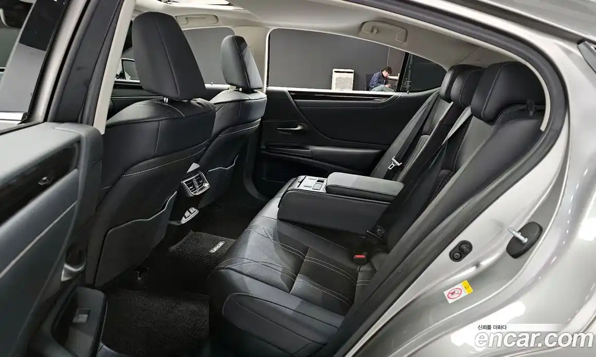 Lexus ES 2019 2.5 Автомат в Москве № 232017, фото 9