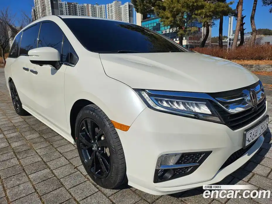 Honda Odyssey 2019 3.5 Автомат в Москве № 232980, фото 3