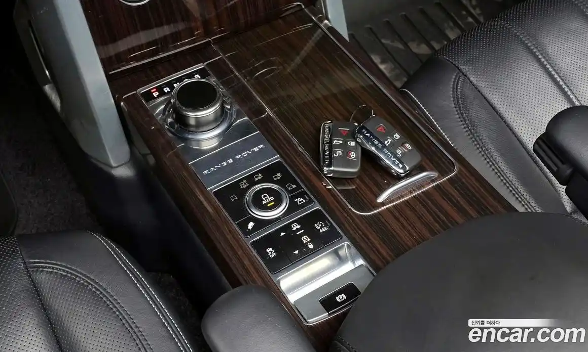 Land Rover Range-Rover 2015 4.4 Автомат в Москве № 252829, фото 13