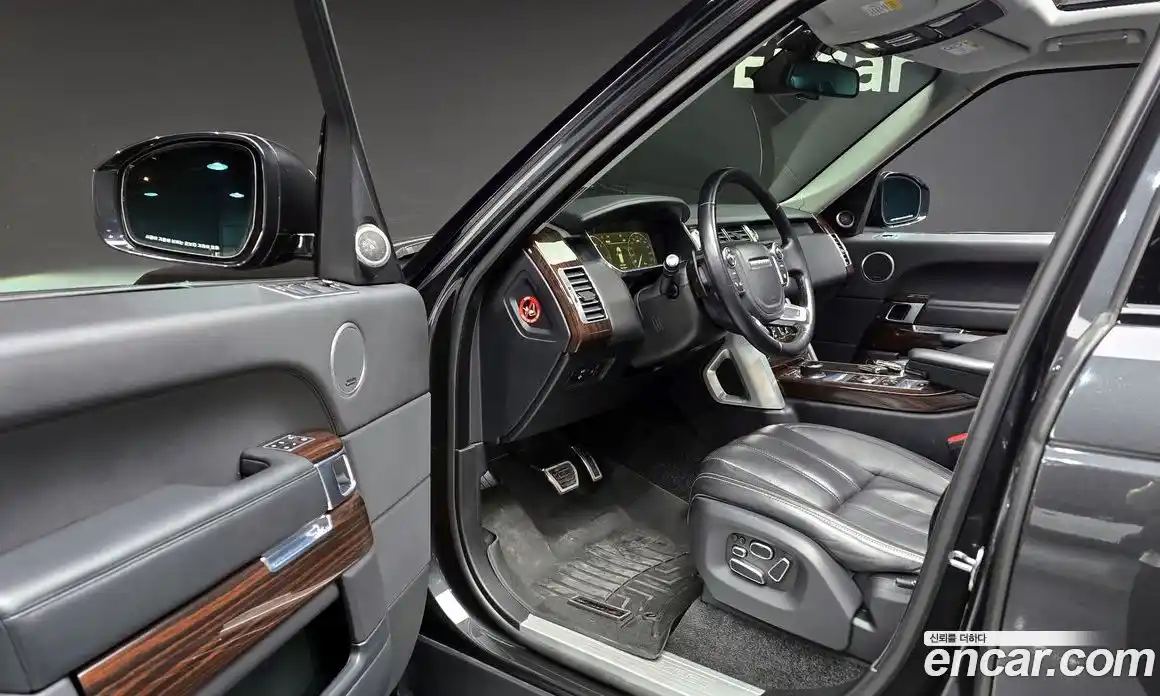 Land Rover Range-Rover 2015 4.4 Автомат в Москве № 252829, фото 8