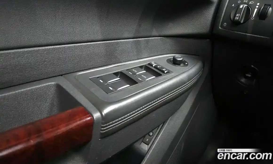 Chrysler 300C 2008 2.7 Автомат в Москве № 256739, фото 17