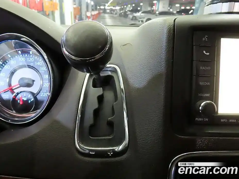 Chrysler Grand Voyager 2011 3.6 Автомат в Москве № 258162, фото 13