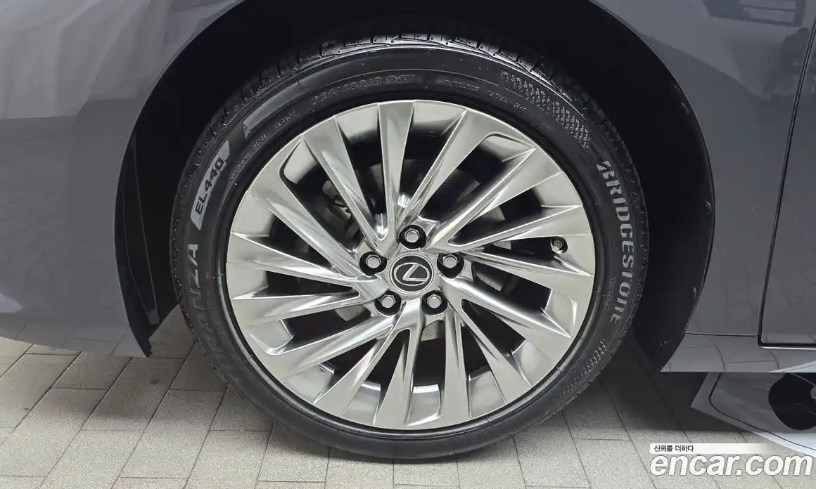 Lexus ES 2023 2.5 Автомат в Москве № 275456, фото 14