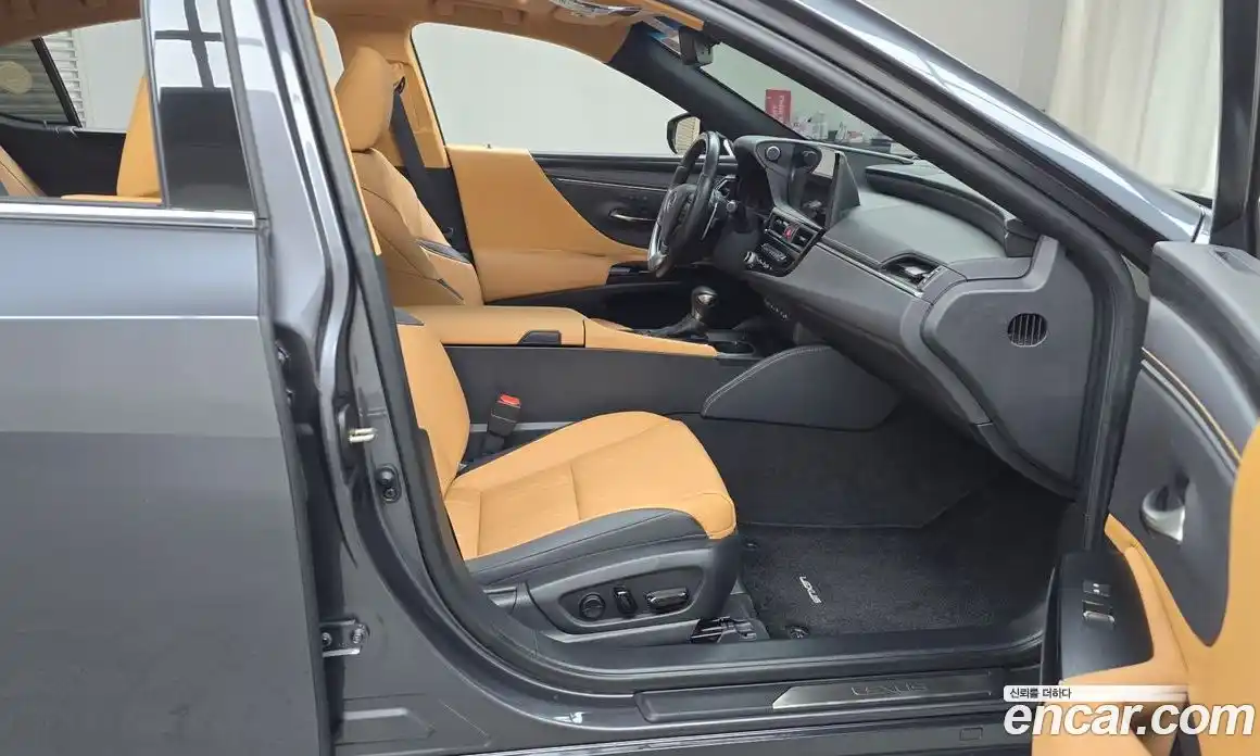 Lexus ES 2023 2.5 Автомат в Москве № 275456, фото 20