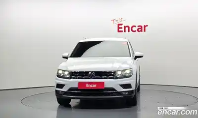 Volkswagen Tiguan 2020 2.0 Автомат в Москве № 276508, миниатюра 4