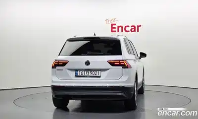 Volkswagen Tiguan 2020 2.0 Автомат в Москве № 276508, миниатюра 5