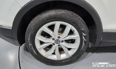 Volkswagen Tiguan 2020 2.0 Автомат в Москве № 276508, миниатюра 7