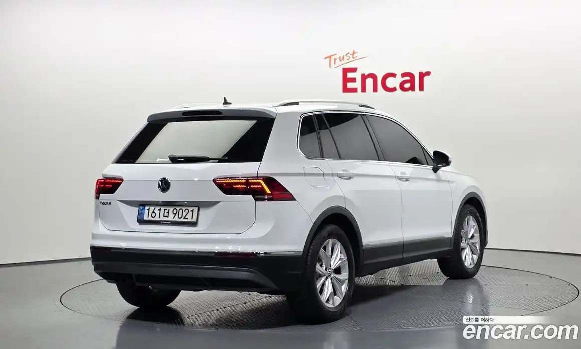 Volkswagen Tiguan 2020 2.0 Автомат в Москве № 276508, фото 9