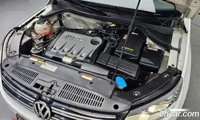 Volkswagen Tiguan 2015 2.0 Автомат в Москве № 277447, миниатюра 12